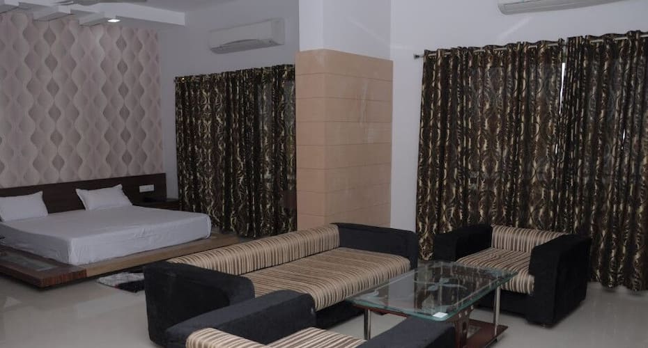 Hotel Babus Water Park, Ratlam 1